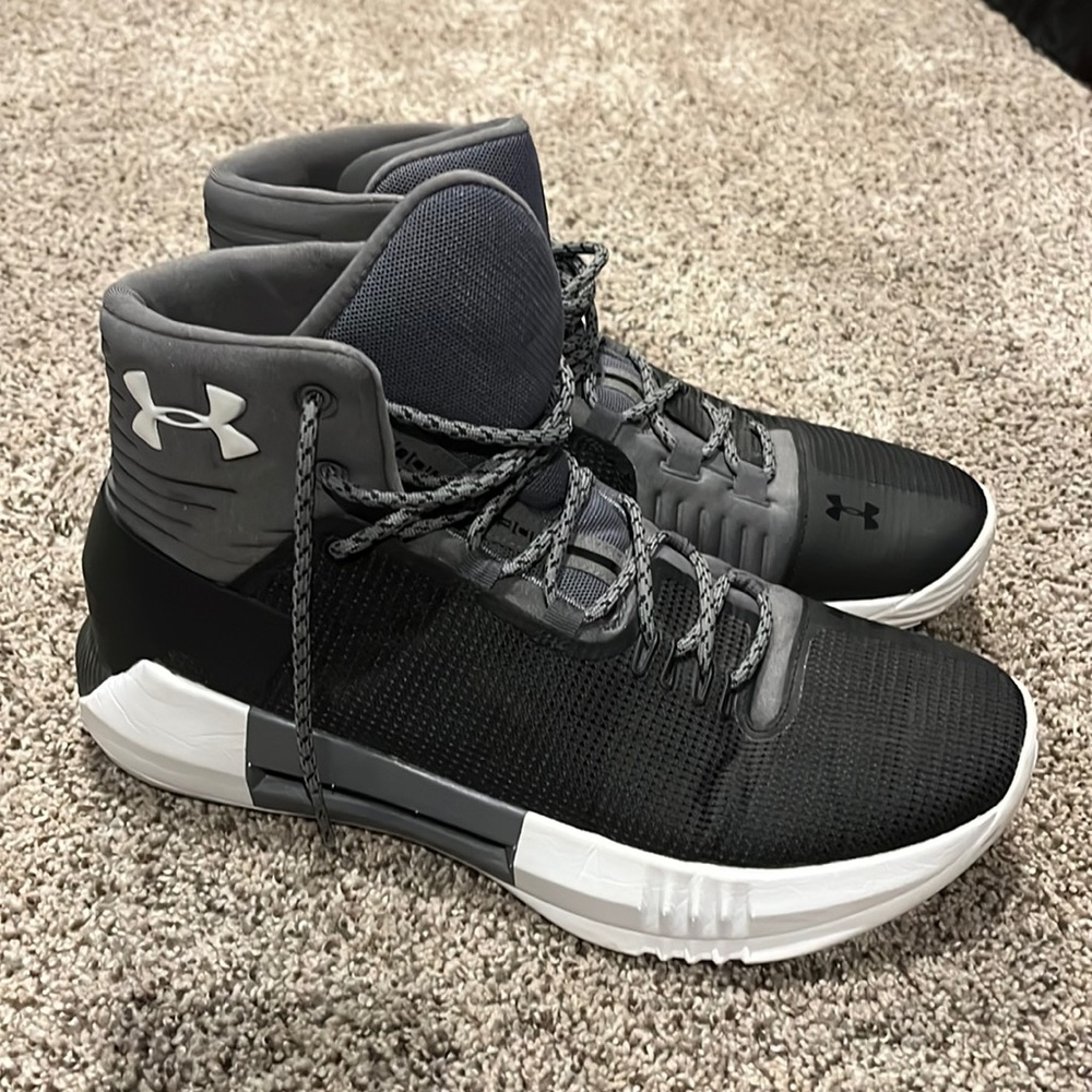 Under Armour Basketball Shoes - Size 8 (Women 9.5)